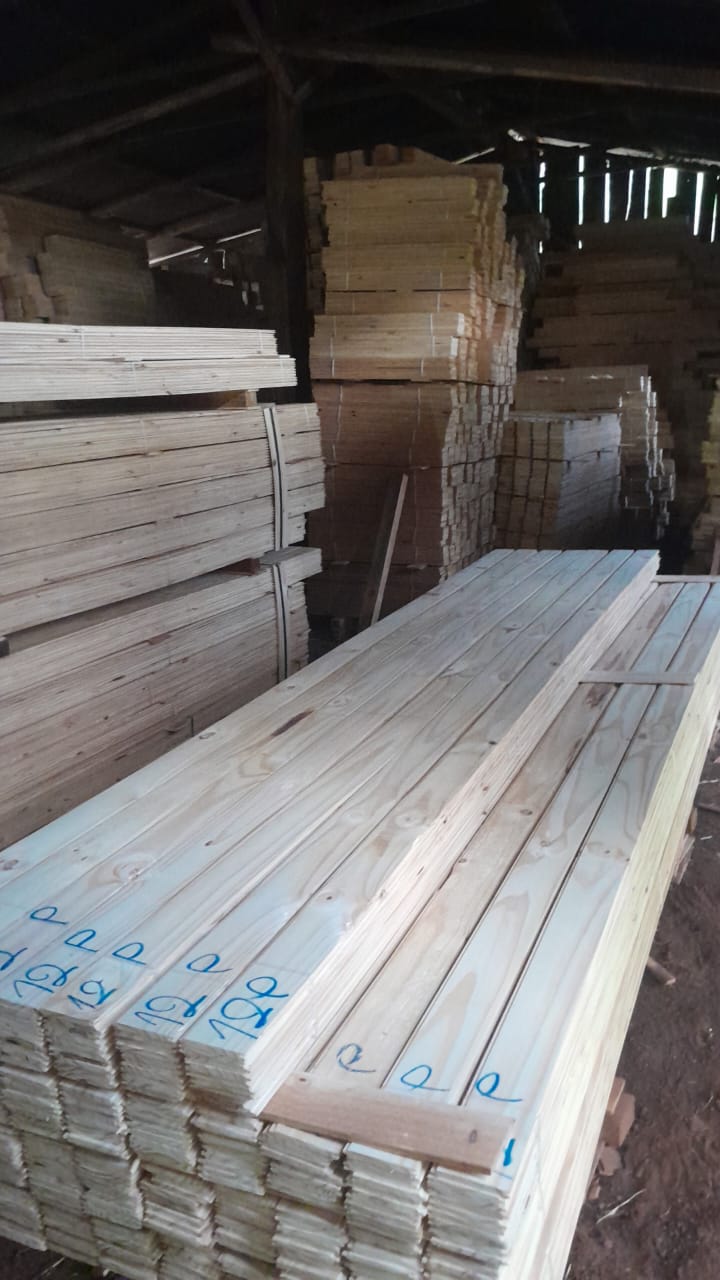 Machimbre de pino apilado, medida 1/2 x 4 pulgadas
